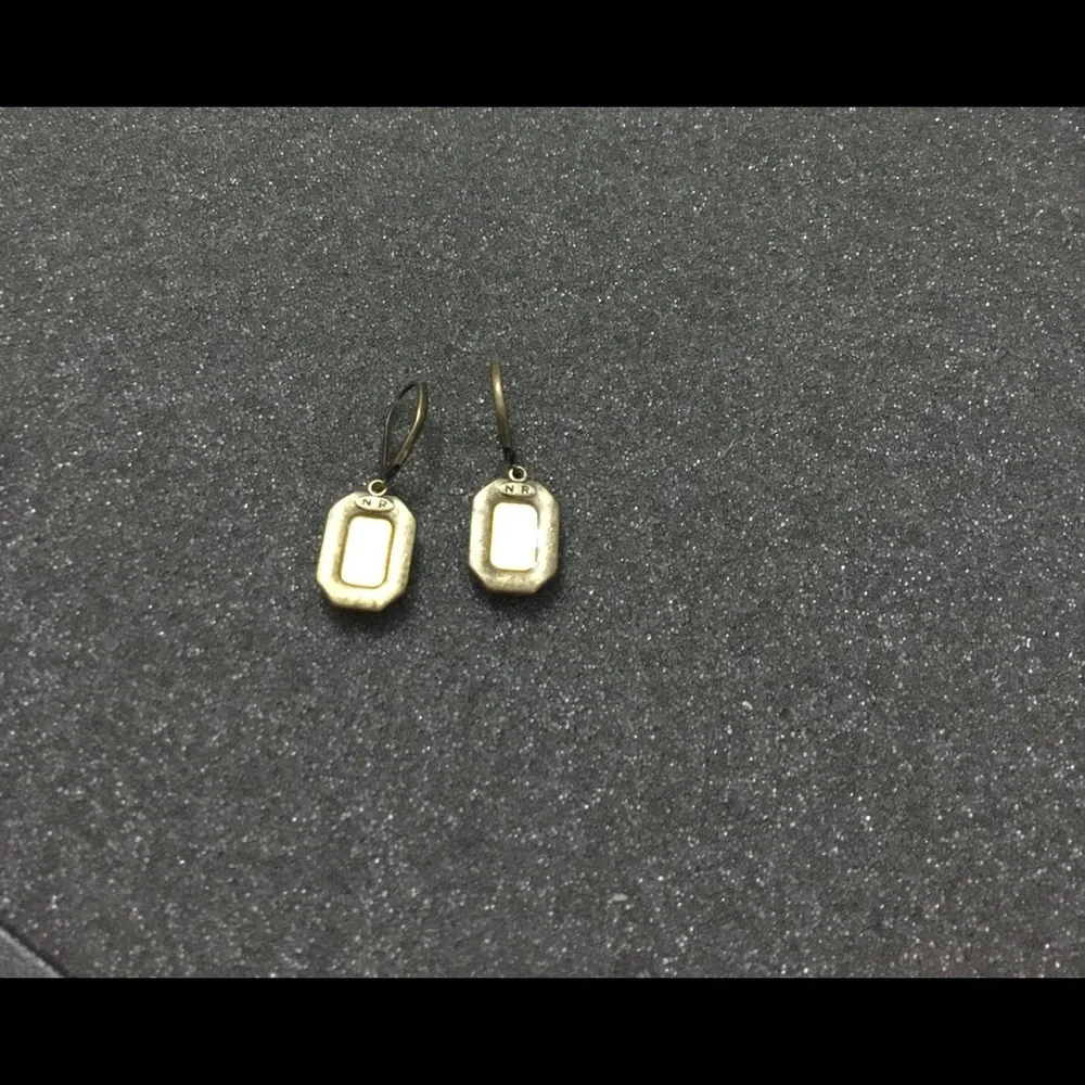 🌺 🚦3-$25🚦New Red w/Antique Gold Color Earrings